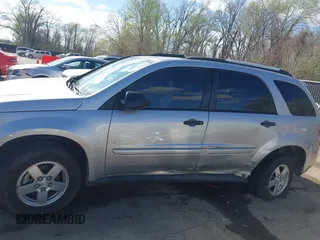 2008 Chevrolet Equinox LS with VIN 2CNDL23F286286663, listed as a IAAI auction lot 41913258 with 67,772 mi miles. Bid and sale history available at carsss.com. Image 6.