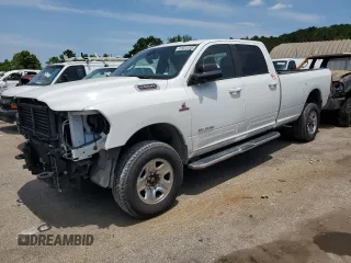 2022 Ram 2500 Big Horn z VIN 3C6UR5JL1NG123958, wystawiony jako Copart lot #49955695 z przebiegiem 146 995 mil mil oraz Szkoda całkowita • Salvage title. Historia ofert i sprzedaży dostępna na DreamBid. Obrazek 1.