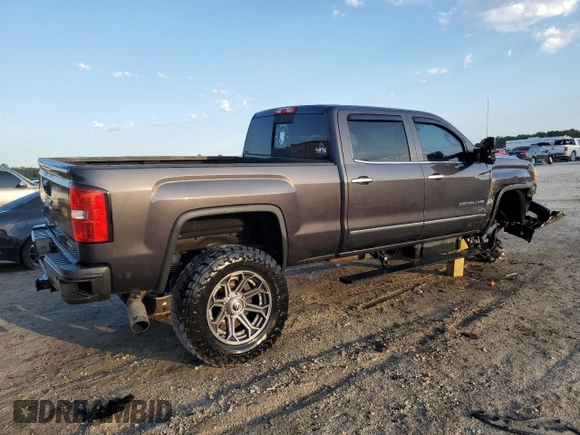 2015 GMC Sierra 2500HD Denali z VIN 1GT120E82FF136326, wystawiony jako Copart lot #55306345 z przebiegiem 181 532 mil mil oraz Szkoda całkowita • Salvage title. Historia ofert i sprzedaży dostępna na DreamBid. Obrazek 3.