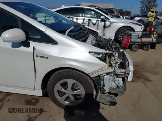 2015 Toyota Prius Four with VIN JTDKN3DU4F1977363, listed as a IAAI auction lot 42283570 with 185,992 mi miles and . Bid and sale history available at DreamBid. Image 6.