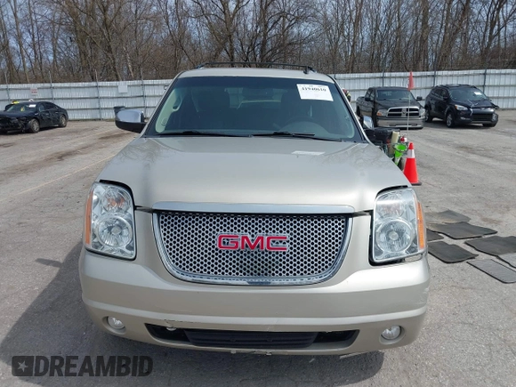 2014 GMC Yukon XL SLT with VIN 1GKS2KE71ER110308, listed as a IAAI auction lot 41940610 with 202,071 mi miles. Bid and sale history available at carsss.com. Image 12.