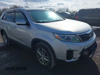 2015 Kia Sorento LX with VIN 5XYKTCA66FG572715, listed as a IAAI auction lot 41995613 with 142,160 mi miles. Bid and sale history available at carsss.com. Image 1.