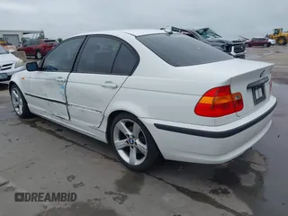 2005 BMW 3 Series 325i with VIN WBAEV33495KX09686, listed as a IAAI auction lot 42040947 with 125,221 mi miles and . Bid and sale history available at DreamBid. Image 3.