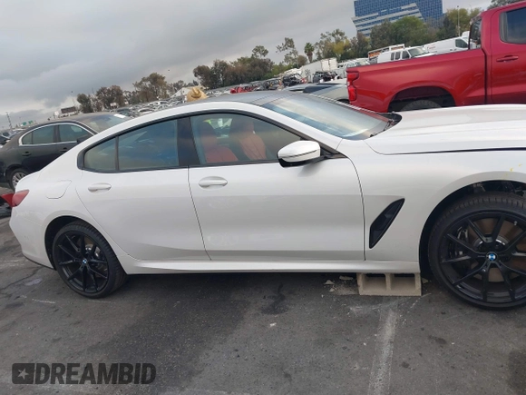 2023 BMW 8 Series 840i z VIN WBAGV2C02PCL77961, wystawiony jako IAAI lot #41156644 z przebiegiem 7059 mil mil oraz . Historia ofert i sprzedaży dostępna na DreamBid. Obrazek 13.