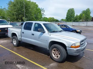 2001 Dodge Dakota z VIN 1B7GG2AX51S167476, wystawiony jako IAAI lot #42487594 z przebiegiem 234 228 mil mil oraz . Historia ofert i sprzedaży dostępna na DreamBid. Obrazek 1.