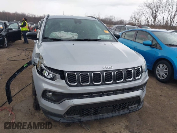 2024 Jeep Compass Latitude with VIN 3C4NJDBNXRT175441, listed as a IAAI auction lot 41860069 with 15,357 mi miles. Bid and sale history available at carsss.com. Image 12.