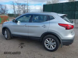 2017 Nissan Rogue SL z VIN JN1BJ1CR7HW141374, wystawiony jako IAAI lot #42017382 z przebiegiem 197 956 mil mil oraz . Historia ofert i sprzedaży dostępna na DreamBid. Obrazek 3.