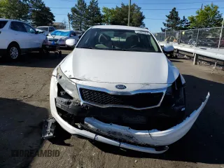 2013 Kia Optima LX z VIN 5XXGM4A71DG182351, wystawiony jako Copart lot #53869324 z przebiegiem 125 893 mil mil oraz Szkoda całkowita • Salvage title. Historia ofert i sprzedaży dostępna na DreamBid. Obrazek 5.