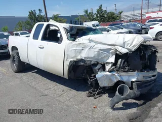 2007 GMC Sierra 1500 z VIN 1GTEC19Y07Z543107, wystawiony jako IAAI lot #41993138 z przebiegiem Nie podano mil oraz . Historia ofert i sprzedaży dostępna na DreamBid. Obrazek 1.