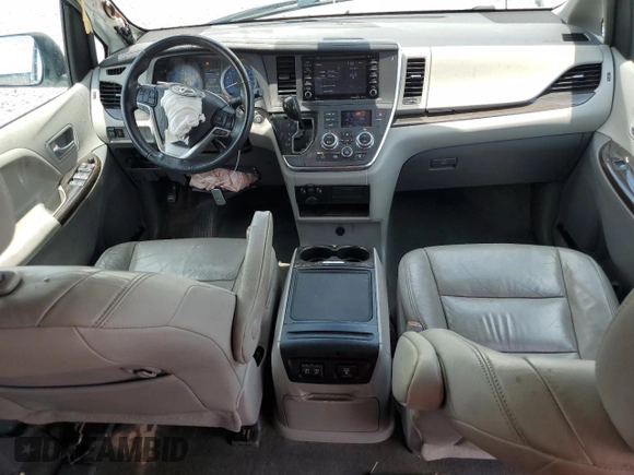 2018 Toyota Sienna XLE Auto Access Seat z VIN 5TDYZ3DC8JS917863, wystawiony jako Copart lot #61825655 z przebiegiem 249 491 mil mil oraz Szkoda całkowita • Salvage title. Historia ofert i sprzedaży dostępna na DreamBid. Obrazek 8.
