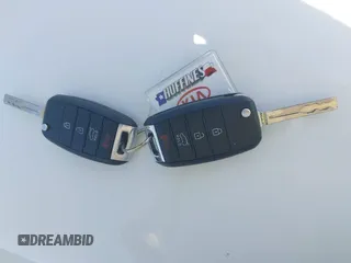 2016 Kia Soul + z VIN KNDJP3A56G7275580, wystawiony jako IAAI lot #41840328 z przebiegiem 94 859 mil mil oraz . Historia ofert i sprzedaży dostępna na DreamBid. Obrazek 11.