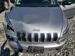 2015 Jeep Cherokee Sport z VIN 1C4PJLAB4FW731128, wystawiony jako Copart lot #56358915 z przebiegiem 100 455 mil mil oraz Czysty tytuł • Clean title. Historia ofert i sprzedaży dostępna na DreamBid. Obrazek 12.