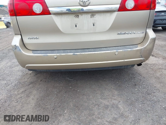 2006 Toyota Sienna XLE with VIN 5TDZA22C76S393704, listed as a IAAI auction lot 42062448 with 170,735 mi miles. Bid and sale history available at carsss.com. Image 15.