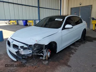 2015 BMW 3 Series 320i z VIN WBA3B1G54FNT06139, wystawiony jako Copart lot #60322075 z przebiegiem 100 905 mil mil oraz Czysty tytuł • Clean title. Historia ofert i sprzedaży dostępna na DreamBid. Obrazek 1.