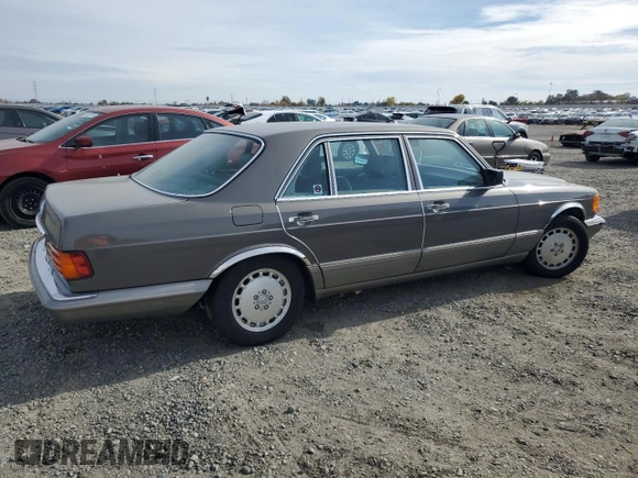 1990 Mercedes-Benz 560 with VIN WDBCA39E3LA553622, listed as a Copart auction lot 81530904 with 142,614 mi miles and Clean Title. Bid and sale history available at DreamBid. Image 3.