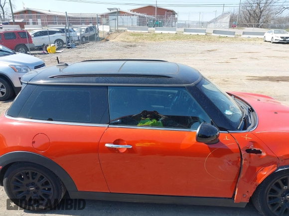 2019 MINI Hardtop Cooper with VIN WMWXP5C5XK2H32139, listed as a IAAI auction lot 41758248 with 1,136 mi miles and . Bid and sale history available at DreamBid. Image 14.