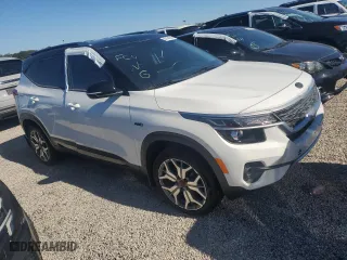 2021 Kia Seltos S with VIN KNDEUCA2XM7077824, listed as a Copart auction lot 83144654 with 44,128 mi miles and Salvage Title. Bid and sale history available at carsss.com. Image 4.