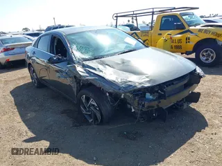 2024 Hyundai Elantra SEL z VIN KMHLS4DG0RU738694, wystawiony jako IAAI lot #41997280 z przebiegiem 13 401 mil mil oraz . Historia ofert i sprzedaży dostępna na DreamBid. Obrazek 1.