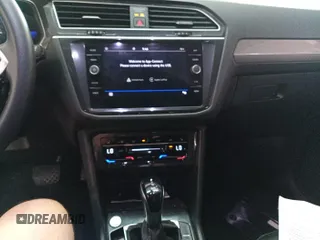 2024 Volkswagen Tiguan SE z VIN 3VV3B7AX0RM082514, wystawiony jako IAAI lot #42796136 z przebiegiem 27 247 mil mil oraz . Historia ofert i sprzedaży dostępna na DreamBid. Obrazek 29.