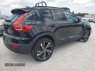 2021 Volvo XC40 R-Design z VIN YV4AC2HM1M2470902, wystawiony jako Copart lot #54275595 z przebiegiem 33 536 mil mil oraz Szkody całkowita. Historia ofert i sprzedaży dostępna na DreamBid. Obrazek 3.