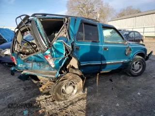 1995 Chevrolet Blazer z VIN 1GNDT13W2SK204831, wystawiony jako Copart lot #86301424 z przebiegiem 122 281 mil mil oraz Szkoda całkowita • Salvage title. Historia ofert i sprzedaży dostępna na DreamBid. Obrazek 3.