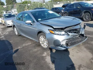 2019 Toyota Camry LE z VIN 4T1B11HK9KU782615, wystawiony jako IAAI lot #41653763 z przebiegiem 45 281 mil mil oraz . Historia ofert i sprzedaży dostępna na DreamBid. Obrazek 1.
