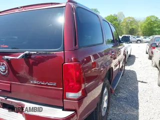 2003 Cadillac Escalade z VIN 1GYEC63T63R132602, wystawiony jako IAAI lot #41778576 z przebiegiem 242 443 mil mil oraz . Historia ofert i sprzedaży dostępna na DreamBid. Obrazek 4.