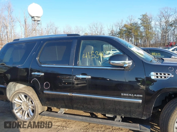 2013 Cadillac Escalade Platinum Edition with VIN 1GYS4DEF7DR251126, listed as a IAAI auction lot 41534025 with 173,153 mi miles. Bid and sale history available at carsss.com. Image 14.