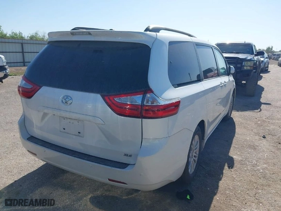 2015 Toyota Sienna XLE with VIN 5TDYK3DC2FS540586, listed as a IAAI auction lot 41715397 with 83,016 mi miles. Bid and sale history available at carsss.com. Image 4.