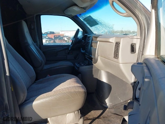 2004 Chevrolet Express Cargo Van with VIN 1GCFG15X041126375, listed as a IAAI auction lot 41413032 with 154,523 mi miles. Bid and sale history available at carsss.com. Image 5.