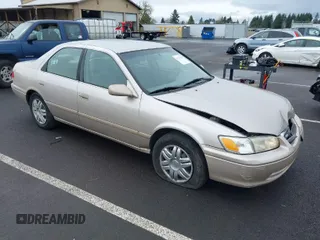 2001 Toyota Camry CE with VIN 4T1BG22K31U770701, listed as a IAAI auction lot 41771511 with 206,328 mi miles. Bid and sale history available at carsss.com. Image 1.