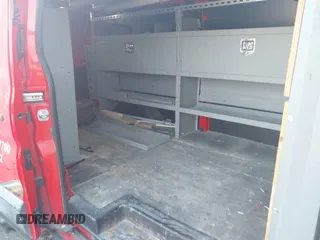 2020 Ford Transit Cargo z VIN 1FTBR1Y83LKB49056, wystawiony jako IAAI lot #41168050 z przebiegiem 91 855 mil mil oraz . Historia ofert i sprzedaży dostępna na DreamBid. Obrazek 8.
