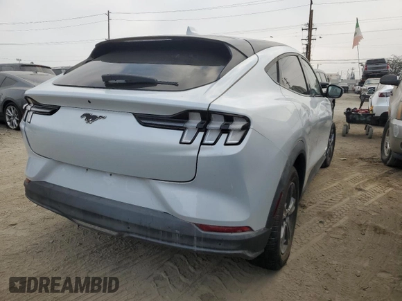 2022 Ford Mustang Mach-E Select z VIN 3FMTK1SS2NMA18639, wystawiony jako Copart lot #83831634 z przebiegiem 8 454 mil mil oraz Szkoda całkowita • Salvage title. Historia ofert i sprzedaży dostępna na DreamBid. Obrazek 3.