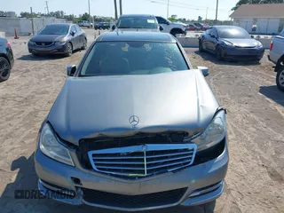 2012 Mercedes-Benz C 300 Sport с VIN WDDGF8BB9CR197914, выставлен на аукционе IAAI как лот 42187624 с пробегом 121 196 миль миль и . История ставок и продаж доступна на DreamBid. Изображение 12.