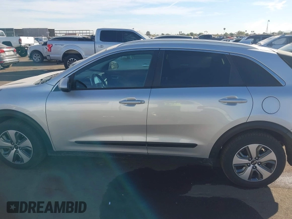 2020 Kia Niro LX with VIN KNDCB3LC3L5369229, listed as a IAAI auction lot 40950627 with 147,812 mi miles. Bid and sale history available at carsss.com. Image 14.