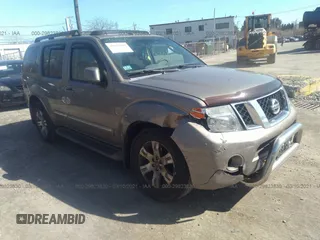 2008 Nissan Pathfinder S z VIN 5N1AR18B98C642275, wystawiony jako IAAI lot #29823830 z przebiegiem 170 867 mil mil oraz . Historia ofert i sprzedaży dostępna na DreamBid. Obrazek 1.