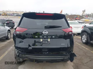 2025 Nissan Rogue S z VIN 5N1BT3ABXSC765294, wystawiony jako IAAI lot #41905928 z przebiegiem 600 mil mil oraz . Historia ofert i sprzedaży dostępna na DreamBid. Obrazek 17.