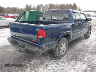 2002 GMC Sonoma SLS with VIN 1GTDT13W12K158613, listed as a IAAI auction lot 41524710 with 217,785 mi miles. Bid and sale history available at carsss.com. Image 4.