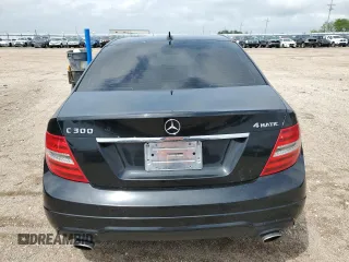 2012 Mercedes-Benz C 300 Sport с VIN WDDGF8BB9CR210323, выставлен на аукционе Copart как лот 57348175 с пробегом 87 400 миль миль и Чистый • Clean title. История ставок и продаж доступна на DreamBid. Изображение 6.