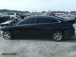 2019 Chevrolet Malibu LT with VIN 1G1ZD5STXKF162579, listed as a IAAI auction lot 38336868 with 1 mi miles. Bid and sale history available at carsss.com. Image 13.