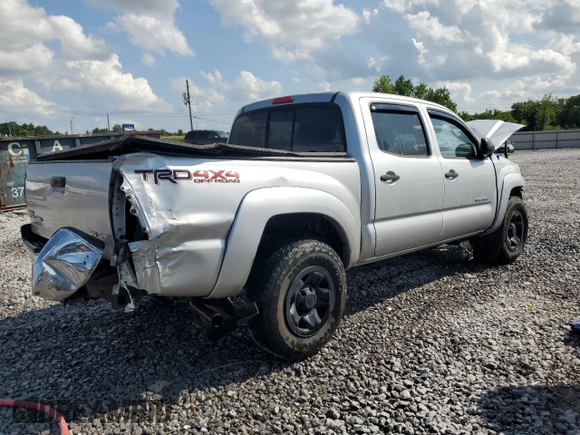 2013 Toyota Tacoma with VIN 3TMLU4EN7DM132916, listed as a Copart auction lot 59885795 with 196,011 mi miles and Salvage title. Bid and sale history available at DreamBid. Image 3.