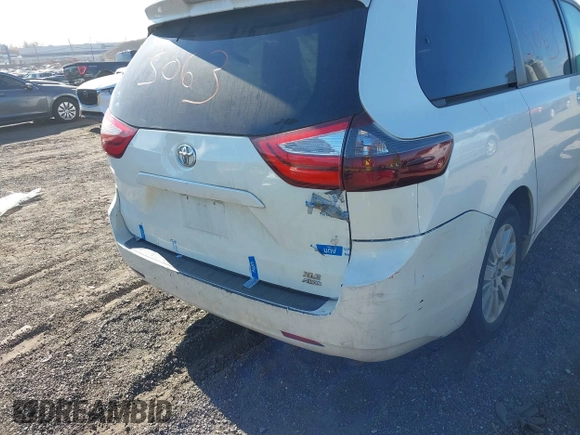2015 Toyota Sienna Limited z VIN 5TDDK3DC4FS101226, wystawiony jako IAAI lot #40755063 z przebiegiem 153 793 mil mil oraz . Historia ofert i sprzedaży dostępna na DreamBid. Obrazek 19.