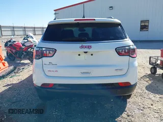 2022 Jeep Compass Latitude z VIN 3C4NJDBB2NT236443, wystawiony jako IAAI lot #42030411 z przebiegiem 57 223 mil mil oraz . Historia ofert i sprzedaży dostępna na DreamBid. Obrazek 16.