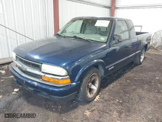 2003 Chevrolet S-10 with VIN 1GCCS19X238169679, listed as a IAAI auction lot 41842156 with 83,940 mi miles. Bid and sale history available at carsss.com. Image 2.