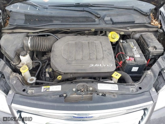 2015 Chrysler Town & Country Touring-L with VIN 2C4RC1CG4FR620989, listed as a IAAI auction lot 41407089 with 146,589 mi miles. Bid and sale history available at carsss.com. Image 10.
