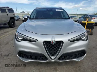 2018 Alfa Romeo Stelvio Ti z VIN ZASFAKBN1J7B70623, wystawiony jako Copart lot #57583795 z przebiegiem 105 351 mil mil oraz Szkoda całkowita • Salvage title. Historia ofert i sprzedaży dostępna na DreamBid. Obrazek 5.