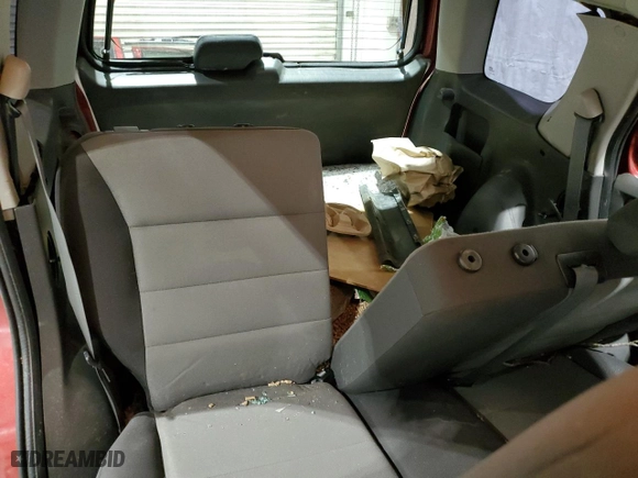 2007 Ford Escape XLS with VIN 1FMYU02Z97KB27598, listed as a Copart auction lot 46576825 with 118,021 mi miles and Salvage Title. Bid and sale history available at carsss.com. Image 10.