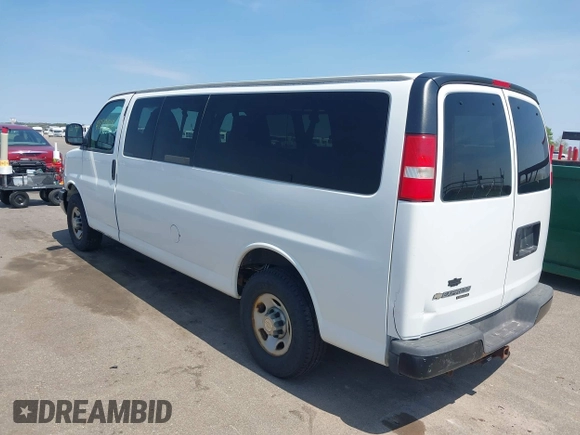 2013 Chevrolet Express Passenger LT z VIN 1GAZG1FG9D1153305, wystawiony jako IAAI lot #42182424 z przebiegiem 25 897 mil mil oraz . Historia ofert i sprzedaży dostępna na DreamBid. Obrazek 3.