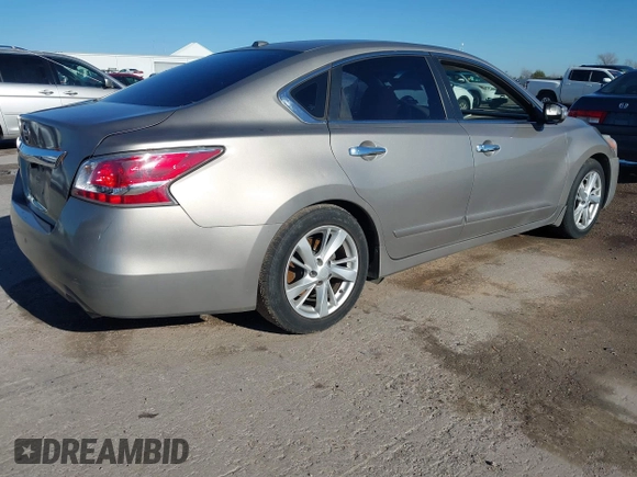 2015 Nissan Altima S with VIN 1N4AL3APXFC585322, listed as a IAAI auction lot 41212978 with 109,389 mi miles and . Bid and sale history available at carsss.com. Image 4.