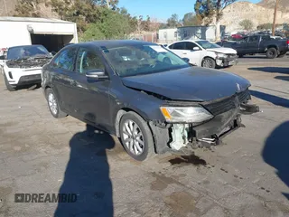 2011 Volkswagen Jetta SE with VIN 3VWDZ7AJ7BM318623, listed as a IAAI auction lot 41131568 with 130,799 mi miles and . Bid and sale history available at DreamBid. Image 1.